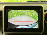 後方確認をサポートするモニターが搭載されています。駐車時の安全性向上に貢献し、狭い場所でも安心の運転をサポートします。