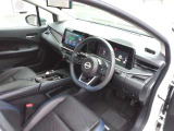 運転席アームレストなど使い勝手の良い装備がそろっています。