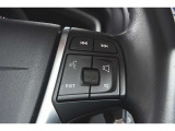 【ステアリングスイッチ】運転中、前方から目線をそらさずにオーディオ等の操作ができるよう、適切に配置されたスイッチ類。安心&快適なドライブを演出してくれる便利な機能です。