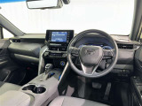 運転席まわりです。 各操作スイッチは使いやすい位置に配置されてます。