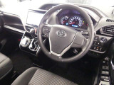 見通しのよいすっきりとした視界で、誰でも運転しやすいです。運転のしやすさは疲れにくさにも繋がりますよ♪
