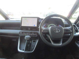 見通しのよいすっきりとした視界で、誰でも運転しやすいです。運転のしやすさは疲れにくさにも繋がりますよ♪