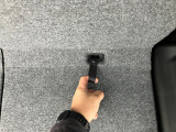 荷室側からリヤシートのスライドできる【左右独立リヤシートスライド】搭載。大きな荷物もバックドアを開けるだけでスムーズに載せられます。