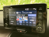 停車中にテレビや動画を楽しむことができます。長距離移動や待ち時間も快適に過ごせる、便利な機能です。エンターテイメント性も高められています。