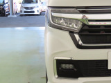 LEDヘッドライトは、点灯の瞬間から光量を発揮し、突然暗くなるトンネルなどでの安定感を高めます。