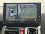バックカメラ、パノラミックビューモニター付きで視界良好