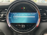 高精細な地図画面で、目的地までの道案内をスムーズに行えます。運転に集中できる環境が整っています。
