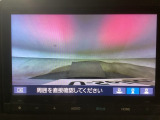【バックカメラ】運転が苦手な方も車庫入れラクラクです!ギアをリバースに入れれば自動的に切り換わりますので、面倒な操作は不要です♪狭い駐車場もお車を傷つけず安心ですね!