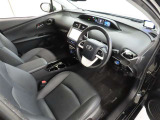 シンプルで使いやすいデザインの運転席です。