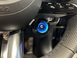 ステアリングボタンは、使いやすいデザインでございます。ステアリング付近のレバーや、ステアリングボタンで追従機能の操作も可能でございます。