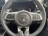 握りやすいステアリングは、運転の楽しさを高めます。操作しやすい位置に配置されたスイッチで、快適なドライブをサポート。
