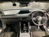 安全運転と情報操作を両立する運転席まわり。さまざまな情報を扱いながら正しい姿勢で安全に運転できることを追求したコックピット!