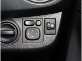 【電動格納ドアミラー】スイッチ一つでミラーが格納できます。