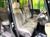 運転席シート廻りは使用感も少なく、良好な状態となっています。丁寧に使われていたことがよくわかりますね。