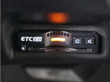 ◆ETC2.0装着◆進化したドライブ体験。料金収受システムだけだったETCが生まれ変わって、高速道路を賢く使うETC2.0に進化しました。多彩な情報サービスが便利で快適なドライブ体験を提供します。