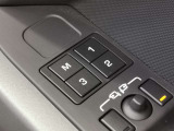 運転席にはドライバー3名まで記憶可能なメモリー機能が装備されております。