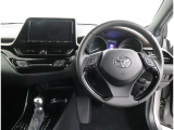 見通しのよいすっきりとした視界で、誰でも運転しやすいです。運転のしやすさは疲れにくさにも繋がりますよ♪