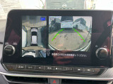【アラウンドビューモニター】周囲を見渡せる映像で、スムースな駐車をサポートします