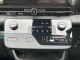 移動時の車内も快適に オートエアコンです