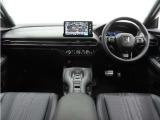 ◆インテリアパネル◆視界広々で非常に運転しやすくロングドライブでも疲れを感じさせないすっきりとまとまったインパネ周りです。