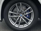 BMW純正19インチホイール。洗練されたデザインで、足元の個性を引き立てます。