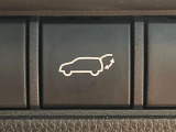【パワーバックドア】スマートキーや運転席のボタンを押すだけでリアゲートが自動で開閉します!荷物を持っている時や、高い位置にあるバックドアを閉める際に便利な機能です♪