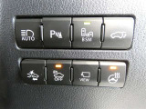 【PCS(プリクラッシュセーフティーシステム】・・・進路上の車両を前方センサーで検出し、衝突の可能性が高いと判断したときに、警報やブレーキ力制御により運転者の衝突回避操作を補助します。