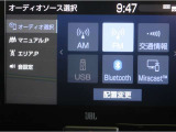 ディスプレイオーディオを装備。スマートフォンと車を繋ぐことで、これまでのナビに加えて色々なサービスが楽しめます。