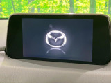 【マツダコネクトナビ】車内の雰囲気にマッチした一体型タイプのナビ。各種車輌設定やBluetooth再生等、様々な機能が楽しめます。直感的なダイヤル操作が可能で、使い勝手も良好です。
