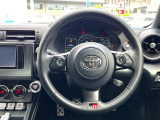 【純正革巻きステアリング】上質な革を使用することで、手にしっかり馴染みとても運転しやすいハンドルです♪