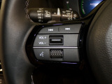 【ステアリングリモコン】ステアリングにオーディオ調節可能なスイッチが装備されていますので運転中でも視線をそらさずにオーディオの調節が可能です!