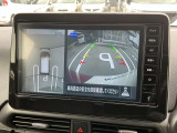 空から車を見たような「アラウンドビューモニター」!車の周りが一目で確認できるので、小さなお子様や障害物があっても安心して乗ることができます。