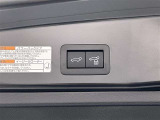 バックドアの開閉が電動操作可能。荷物の出し入れもラクラクです。