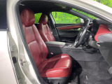 運転席シート廻りは使用感も少なく、良好な状態となっています。丁寧に使われていたことがよくわかりますね。