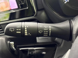 雨天時でもクリアな視界を確保できるワイパーレバー。操作も簡単で、運転に集中できます。様々な設定で、状況に応じた拭き取りが可能です。