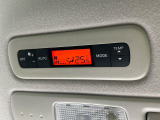 【リアオートエアコン】広い後部座席には必須の機能!風量や温度を自動で調整し前席と同様な車内環境にしてくれるリアオートエアコンを装備。夏の暑さも冬の寒さもストレスなく快適にお過ごしいただけます♪