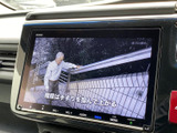 お気に入りの音楽やラジオを快適に楽しめるオーディオシステム。CDやSDカード、Bluetooth接続など、多彩な入力に対応し、長距離ドライブも楽しく過ごせます。