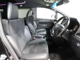 ゆったり室内で運転もしやすいです♪使い勝手の良い配置も考えられています!!