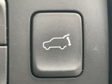 【パワーバックドア】スマートキーや運転席のボタンを押すだけでリアゲートが自動で開閉します!荷物を持っている時や、高い位置にあるバックドアを閉める際に便利な機能です♪