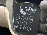 【オートエアコン】一度お好みの温度に設定すれば、車内の温度を検知し風量や温度を自動で調整。暑い&hellip;寒い&hellip;と何度もスイッチ操作をする必要はありません。快適な車内空間には必須の機能ですね♪