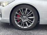 高級感引き立てるアルミ装着車。お洒落は足元からですね!