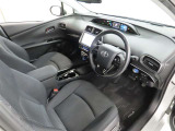 シンプルで使いやすいデザインの運転席です。