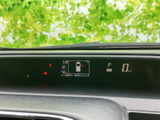 視認性の高いメーターで、運転に必要な情報をしっかり確認できます。洗練されたデザインで、運転するたびに心地よい気分になります。情報表示も充実しています。