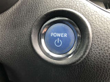エンジンスタートボタンです。キーが車内にあれば、エンジンの始動・停止はブレーキを踏んでスイッチを押すだけ!キーを取り出す手間を省き、ワンプッシュでエンジンを操作するので簡単でスムーズです。
