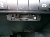ETC車載器を装備しています。高速道路の料金所もストレスなく通行できます。すっきりとしたビルトインタイプですよ。