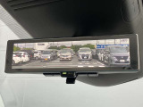 【インテリジェントルームミラー】はリアカメラが車両後方を映し出すので、いつでもクリアな後方視界を確保!夜間や悪天候の運転でも安心です♪