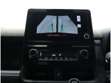 パノラミックビューモニター装備!サイドビュー/車両に取り付けたフロント、サイド、バックカメラの映像を合成しての映像を画面上に表示させることで、低速時の運転を補助する装置です。車両本体の取扱書もお読みく