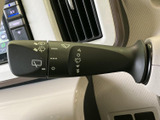操作しやすい位置に配置され、スムーズなウインカー操作を可能にします。安全運転に貢献する機能です。