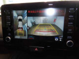 バックガイドモニターで、後方を確認しながら安心して駐車することができます。運転初心者も熟練者も必須の機能ですよ!