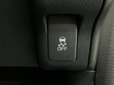 車がカーブの外側へ膨らんだり内側へ巻き込んだりする挙動を防止し安定した走行をサポートする横滑り防止装置付きです!